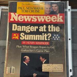 NEWSWEEK Magazine October 13 1986 Reagan Summit Danger? Newman & Cruise - F458